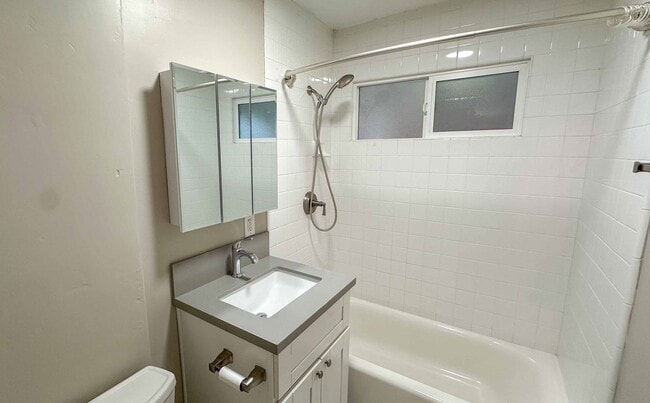 Building Photo - Albatross South