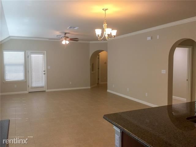 Building Photo - 3 br, 2 bath Duplex - 917 Coulee Dr