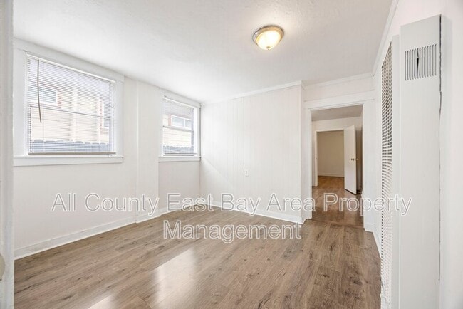 Building Photo - 1015 47th St