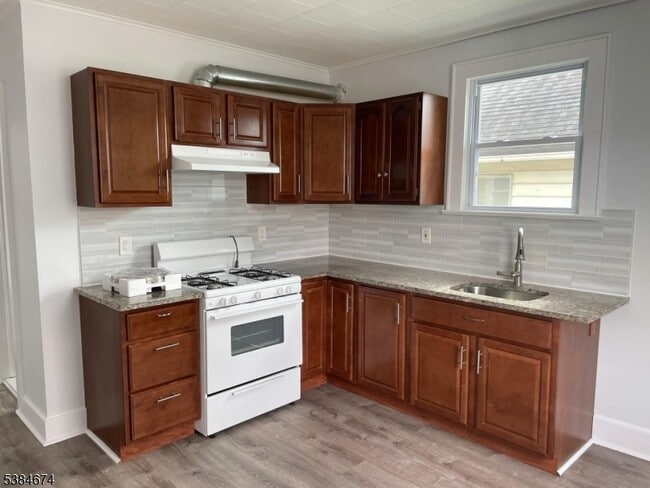 Building Photo - 122 Westervelt Ave