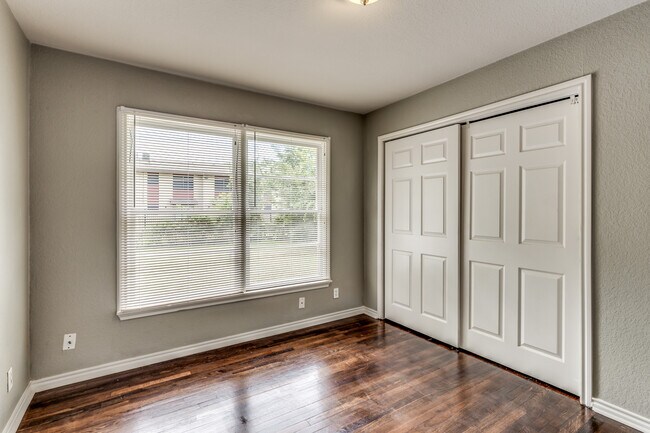 Building Photo - Cozy 3 Bedroom Home in SE Dallas
