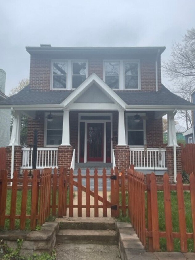Primary Photo - Amazingly Beautiful Home with all the Extras!