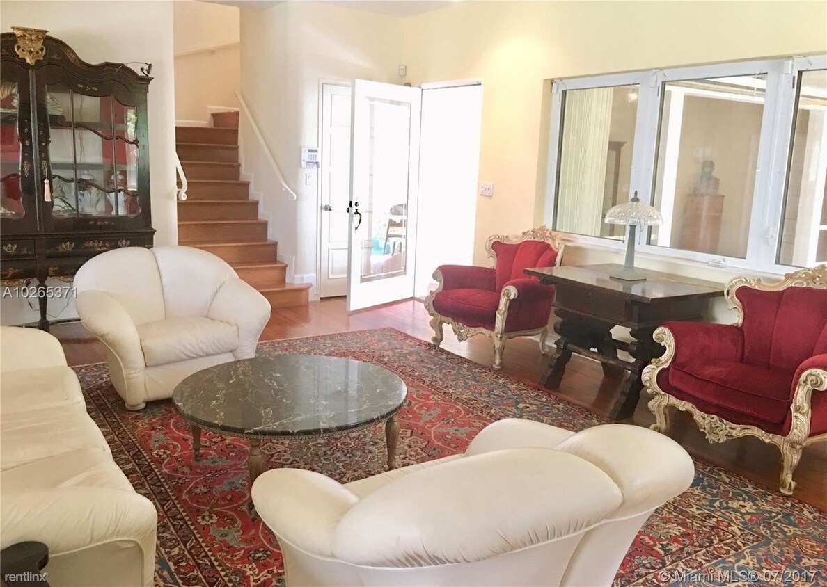 Foto principal - 1324 Biscaya Dr