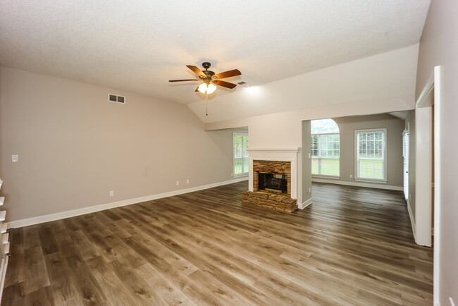 Building Photo - 130 Woodlake Dr