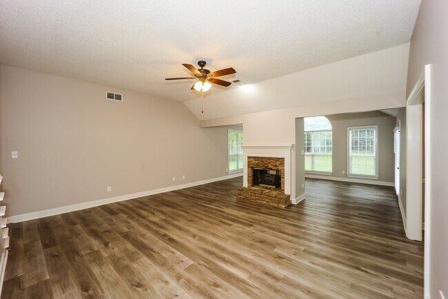 Foto del edificio - 130 Woodlake Dr