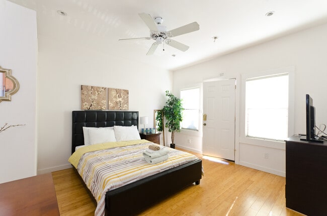 Foto del edificio - 202 Bicknell Ave