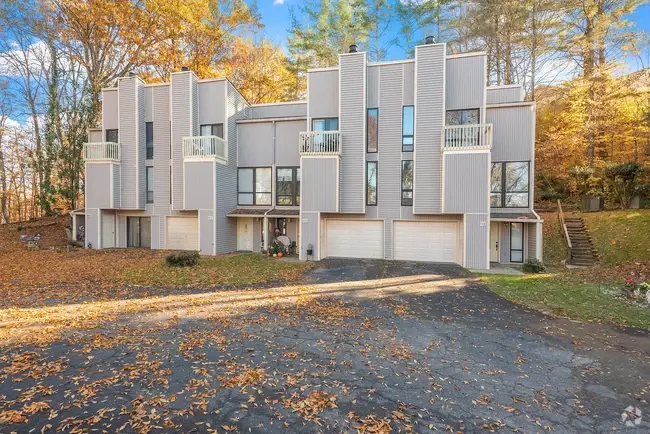 Building Photo - 98 Valley Forge Dr