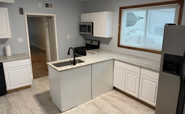 Foto del edificio - 1726 N Artesian Ave