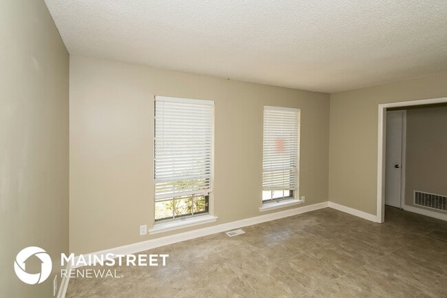 Building Photo - 2109 Pershing Rd