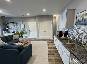 Building Photo - 325 Majestic Dr