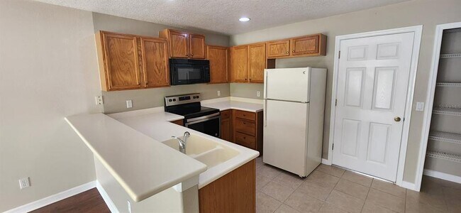Foto del edificio - 536 Cresting Oak Cir