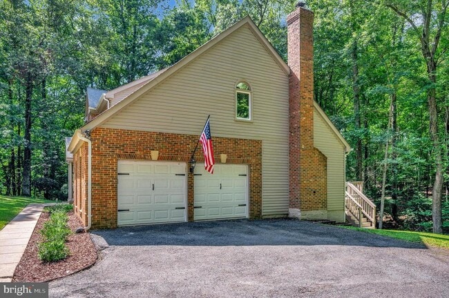 Building Photo - 2 English Hills Dr