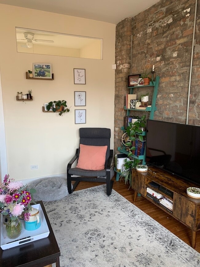 Building Photo - 850 W Fletcher St