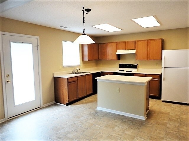 Building Photo - 5665 N Jamestown Drive