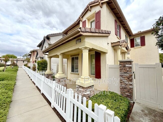 Foto del edificio - 27705 Bluebell Ct