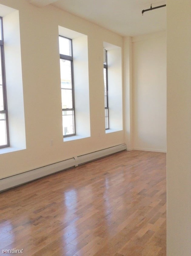Primary Photo - 22 Morton St