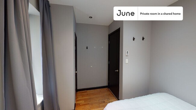 Foto del edificio - Private bedroom in 4 bed/1 bath Home