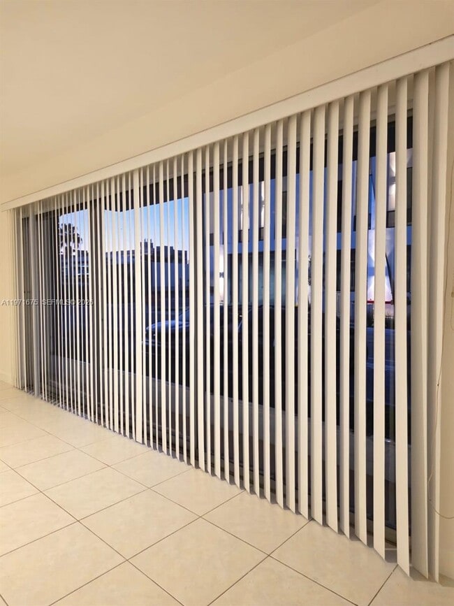 Foto del edificio - 9490 E Bay Harbor Dr