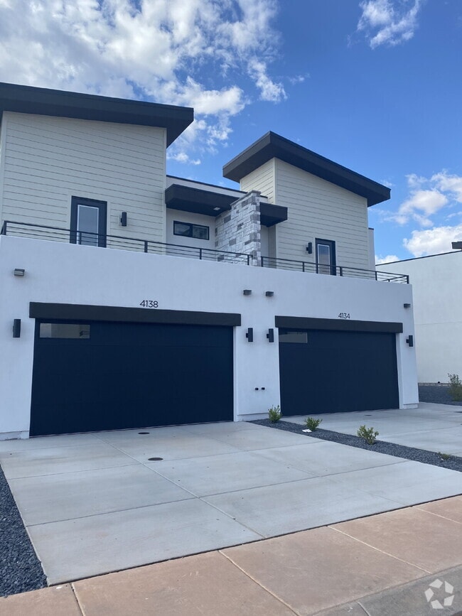Building Photo - 4134 Baywood Dr