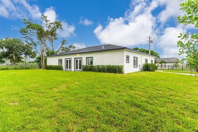 Foto del edificio - 11870 SW 220th St