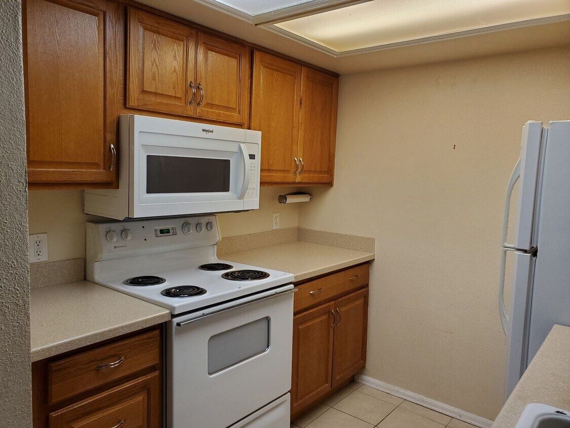 Building Photo - 844 Tenderfoot Hill Rd