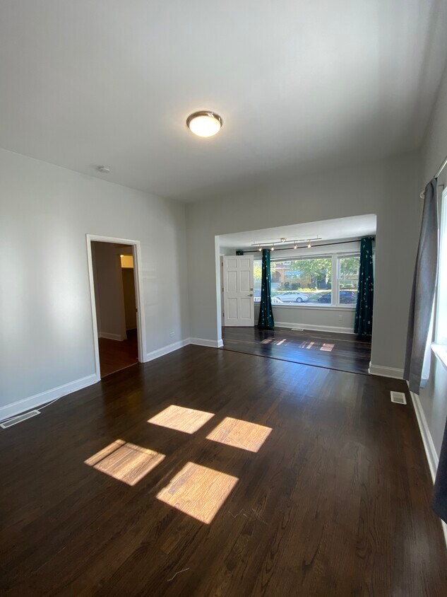 Primary Photo - 2424 N Nordica Ave