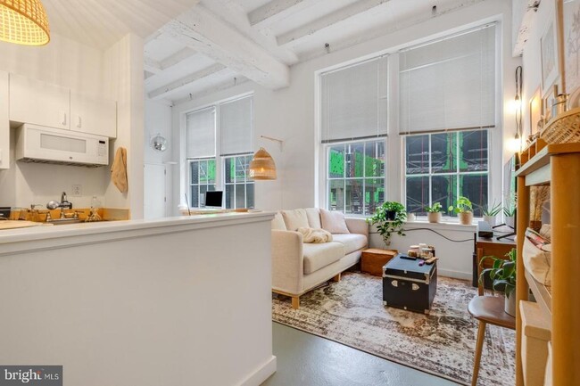 Building Photo - 109 W Wildey St