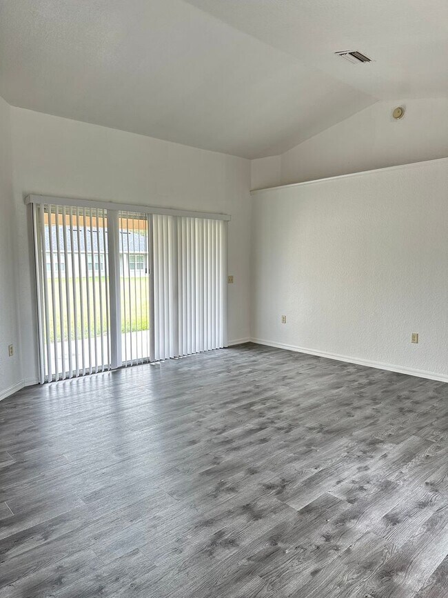 Foto del edificio - Spacious 3 Bedrooms North of Marion Oaks