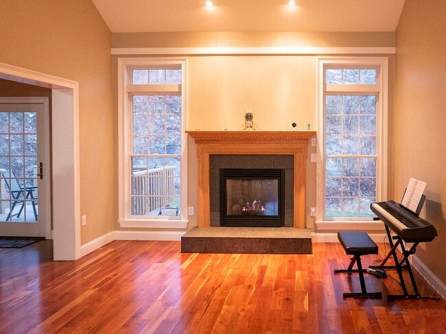 Building Photo - 35 Huyler Dr