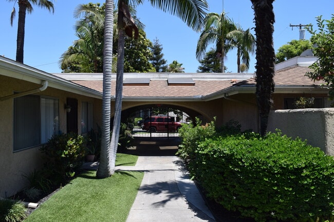 Building Photo - Atrium Gardens