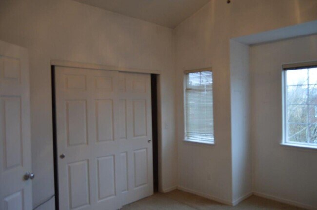 Building Photo - 3 br, 2.5 bath House - 5881 SE 15th Drive