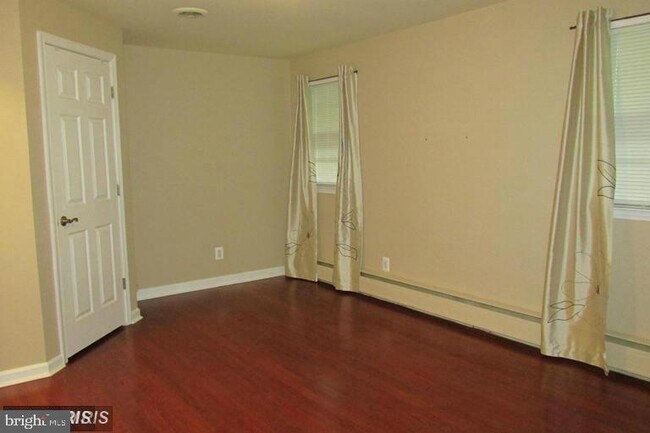 Foto del edificio - 7617 Maple Branch Rd