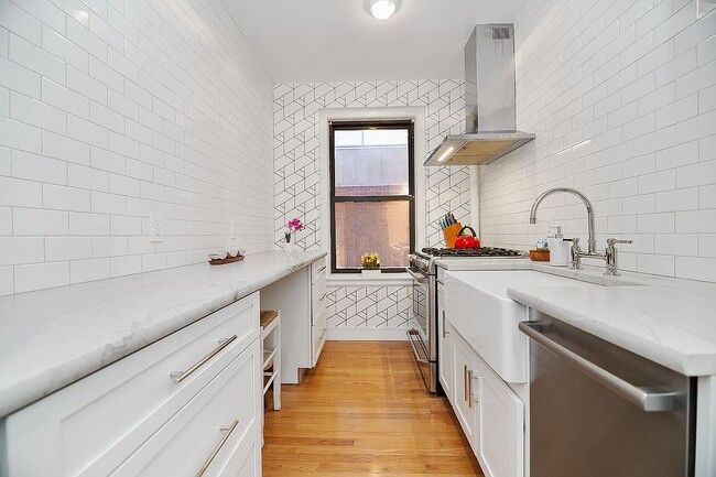 Building Photo - 35 W 92nd St