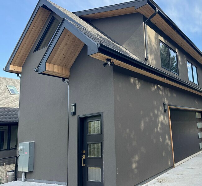 Building Photo - 5859 E Ida Pl