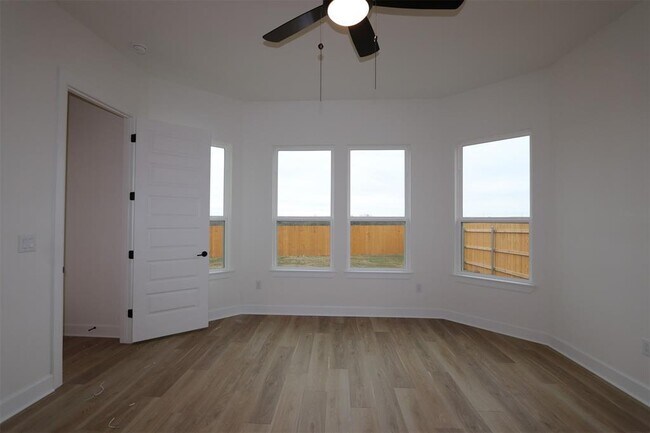 Building Photo - 4914 Seadrift Dr