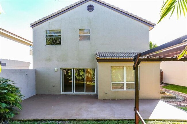 Foto del edificio - 6135 NW 77th Pl