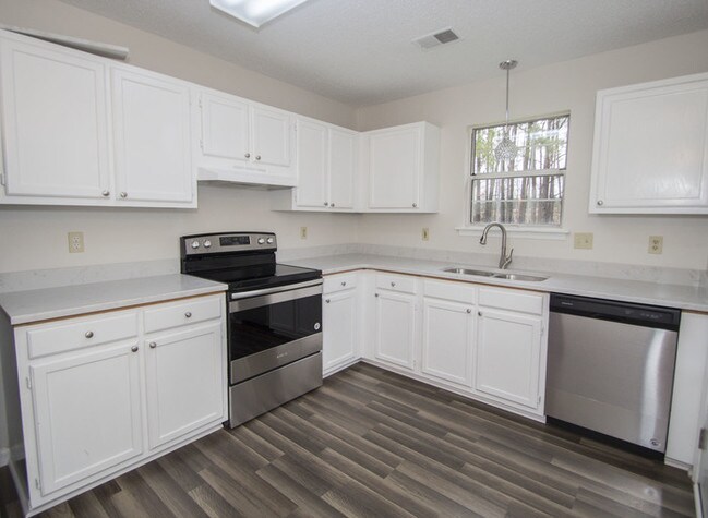 Foto del edificio - Now Available! Apply TODAY!