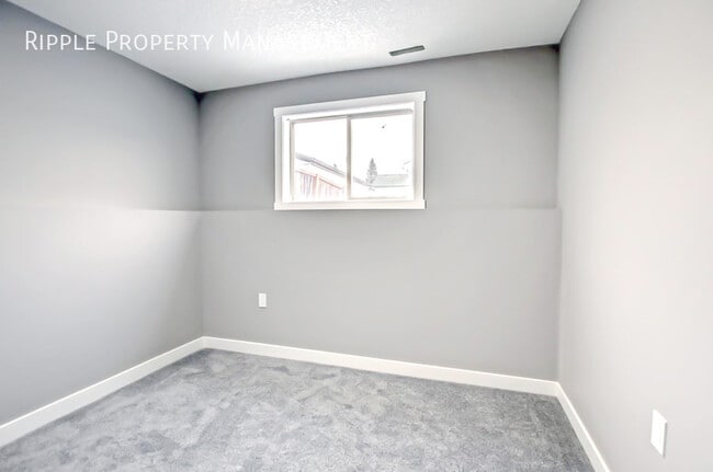 Building Photo - COZY 2-BED BASEMENT | MODERN COMFORT | MARTINDALE PARK