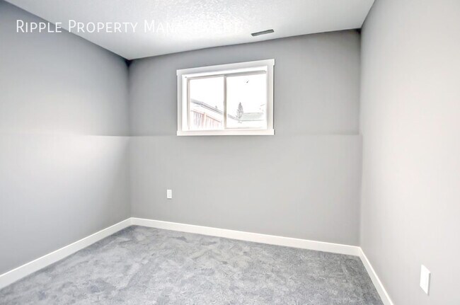 Photo du bâtiment - COZY 2-BED BASEMENT | MODERN COMFORT | MARTINDALE PARK
