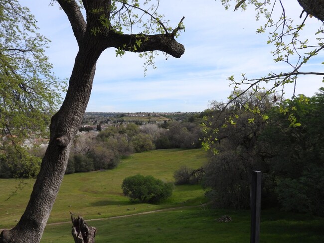 Foto del edificio - "Stanford Village - Gated with Pool & View"