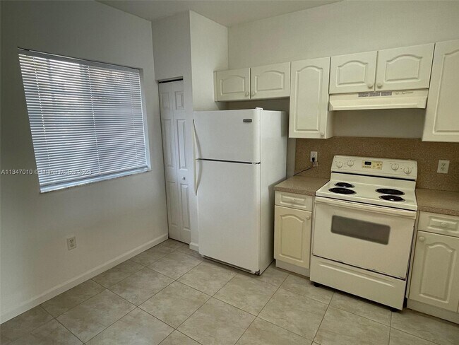 Foto del edificio - 5931 Riverside Ave