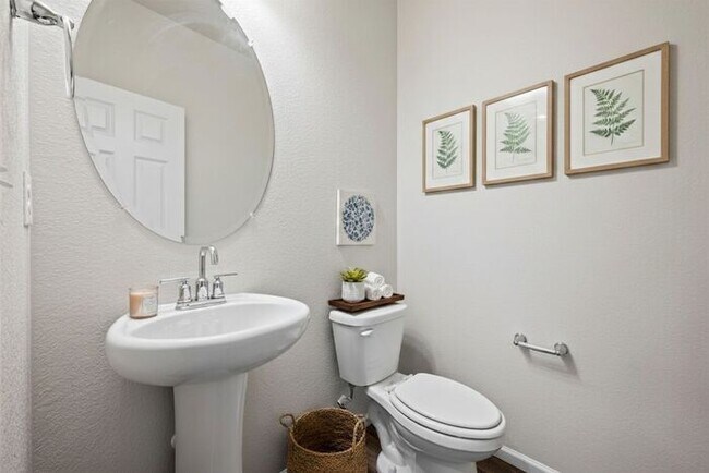 Foto del edificio - Beautiful 4 Bedroom Home for Rent | Office, Private Deck & 3-Car Garage