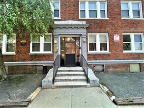 Building Photo - 15 Huss Ct