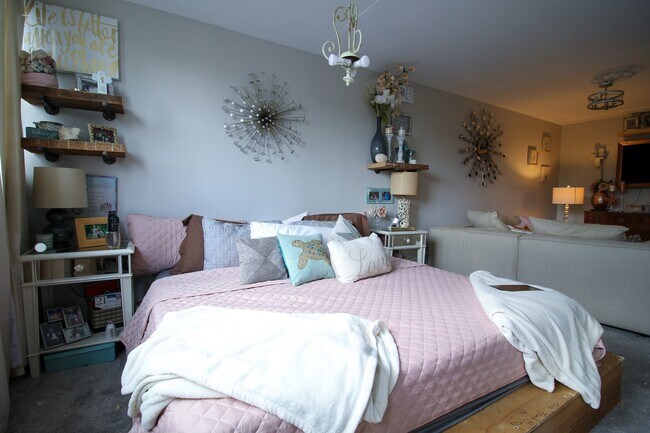 Foto del edificio - 220 Linden Street, Unit 310