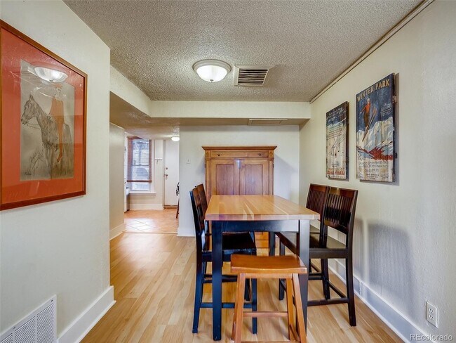 Foto del edificio - 3110 N Clay St