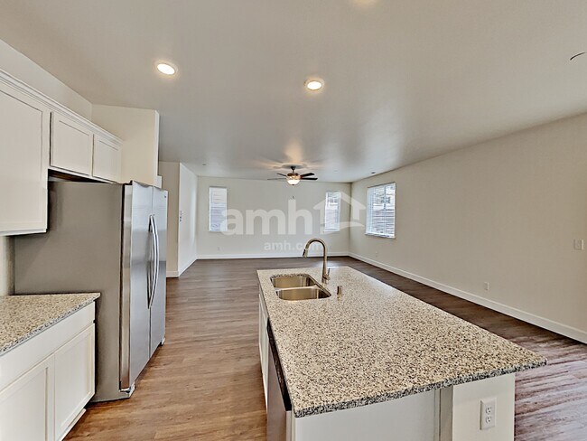 Foto del edificio - 10618 137th St E