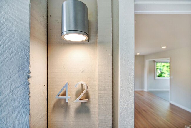 Building Photo - 42 Forbes Ave