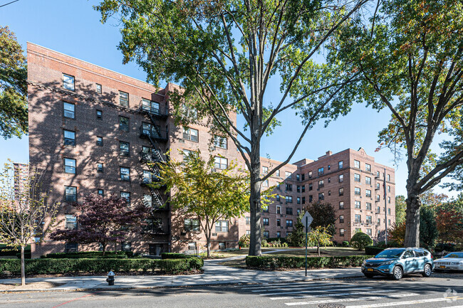 Building Photo - 65-94 162nd St