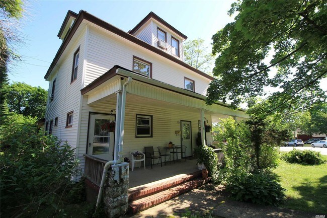 Building Photo - 23 Laurel Ave