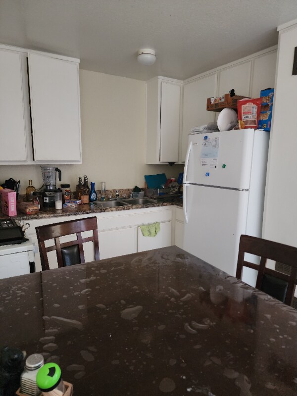 Foto del edificio - 745 S Lark Ellen Ave